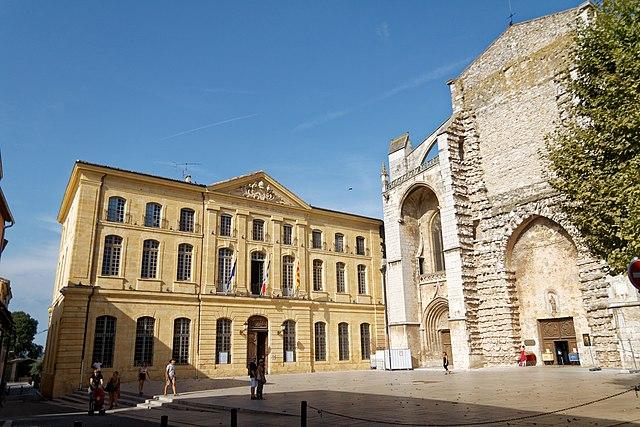 Saint-Maximin-la-Sainte-Baume - Immobilier - CENTURY 21 Agence Millenium - Hôtel_de_ville-saintet- et Basilique Sainte-Marie-Madeleine