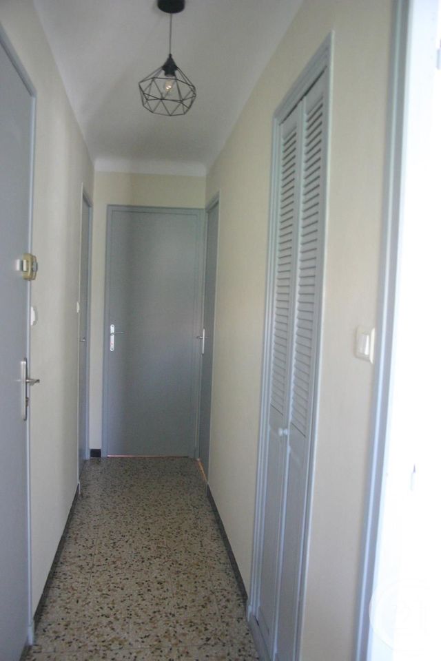 Afficher la photo en grand immeuble à vendre - 200.0 m2 - BRIGNOLES - 83 - PROVENCE-ALPES-COTE-D-AZUR - Century 21 Agence Millénium