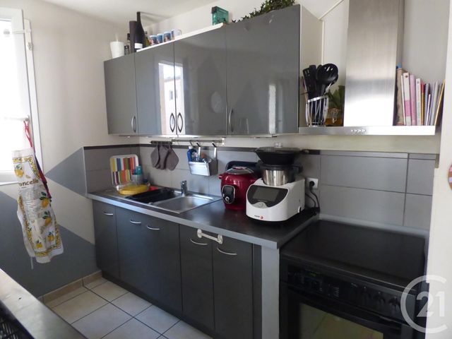 Afficher la photo en grand appartement à vendre - 4 pièces - 80.0 m2 - ST MAXIMIN LA STE BAUME - 83 - PROVENCE-ALPES-COTE-D-AZUR - Century 21 Agence Millénium