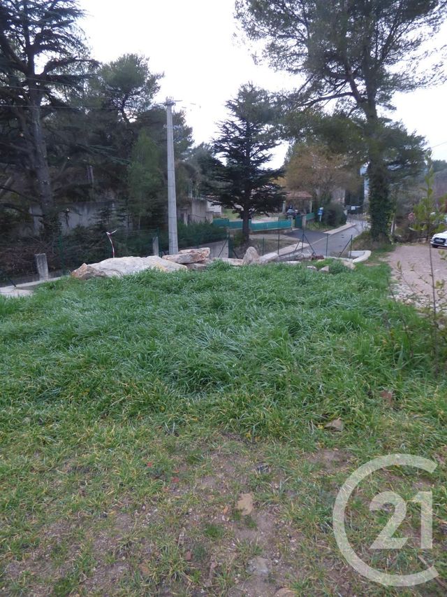 Afficher la photo en grand terrain à vendre - 300.0 m2 - SEILLONS SOURCE D ARGENS - 83 - PROVENCE-ALPES-COTE-D-AZUR - Century 21 Agence Millénium