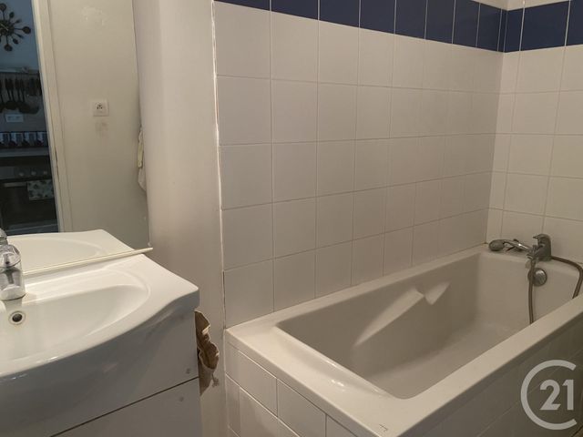 Afficher la photo en grand Appartement F2 à vendre - 2 pièces - 42.99 m2 - LE VAL - 83 - PROVENCE-ALPES-COTE-D-AZUR - Century 21 Agence Millénium