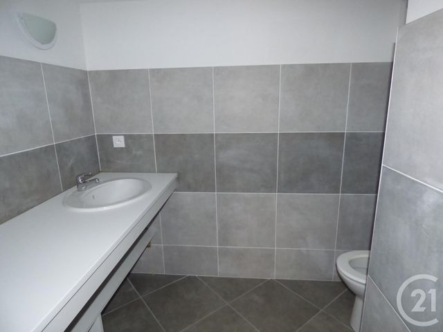 Afficher la photo en grand entreprise à louer - 32.46 m2 - ST MAXIMIN LA STE BAUME - 83 - PROVENCE-ALPES-COTE-D-AZUR - Century 21 Agence Millénium