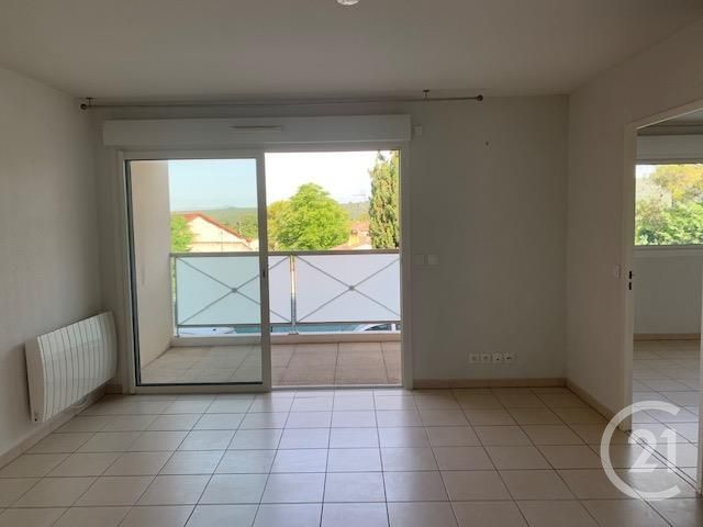 Appartement T2 à louer - 2 pièces - 47.13 m2 - SEILLONS SOURCE D ARGENS - 83 - PROVENCE-ALPES-COTE-D-AZUR - Century 21 Agence Millénium