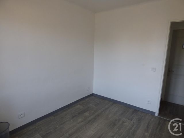 Afficher la photo en grand entreprise à louer - 134.0 m2 - ST MAXIMIN LA STE BAUME - 83 - PROVENCE-ALPES-COTE-D-AZUR - Century 21 Agence Millénium