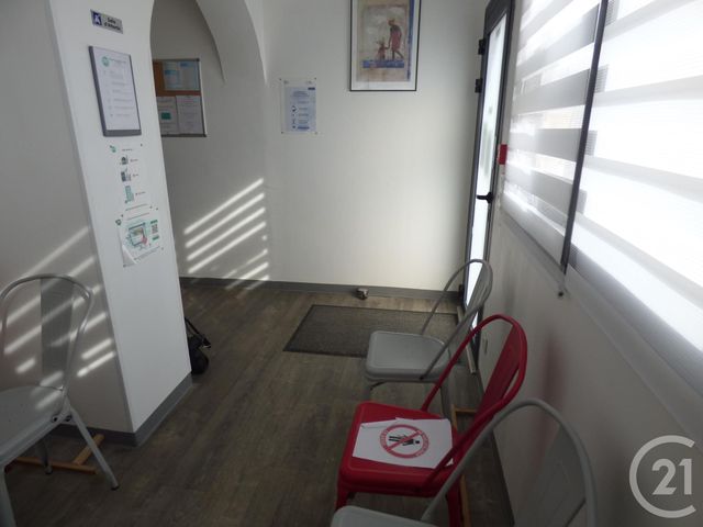 Afficher la photo en grand entreprise à louer - 134.0 m2 - ST MAXIMIN LA STE BAUME - 83 - PROVENCE-ALPES-COTE-D-AZUR - Century 21 Agence Millénium