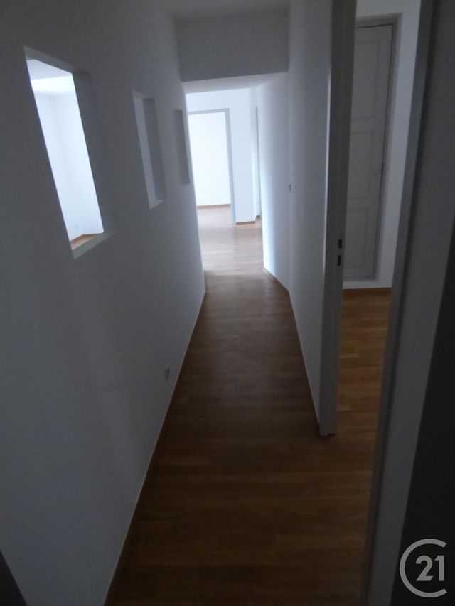 Appartement T3 à louer - 3 pièces - 54.77 m2 - ST MAXIMIN LA STE BAUME - 83 - PROVENCE-ALPES-COTE-D-AZUR - Century 21 Agence Millénium