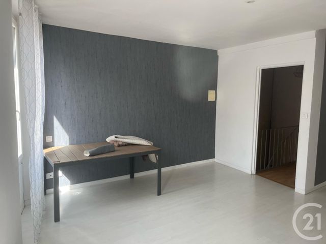 Appartement T3 à louer - 3 pièces - 83.52 m2 - TOURVES - 83 - PROVENCE-ALPES-COTE-D-AZUR - Century 21 Agence Millénium