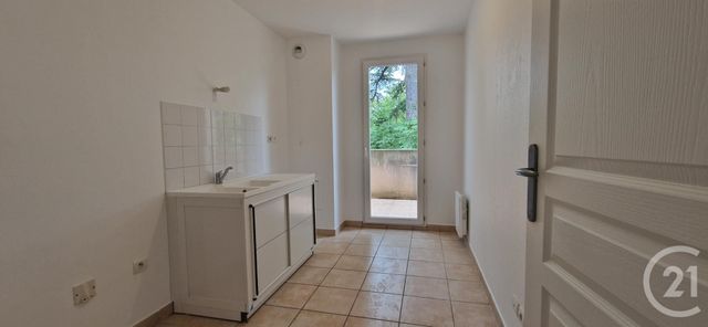 Afficher la photo en grand Appartement T4 à vendre - 4 pièces - 82.08 m2 - ST MAXIMIN LA STE BAUME - 83 - PROVENCE-ALPES-COTE-D-AZUR - Century 21 Agence Millénium