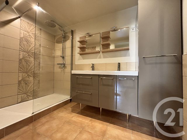 Appartement F6 à vendre - 5 pièces - 128.0 m2 - MAZAUGUES - 83 - PROVENCE-ALPES-COTE-D-AZUR - Century 21 Agence Millénium