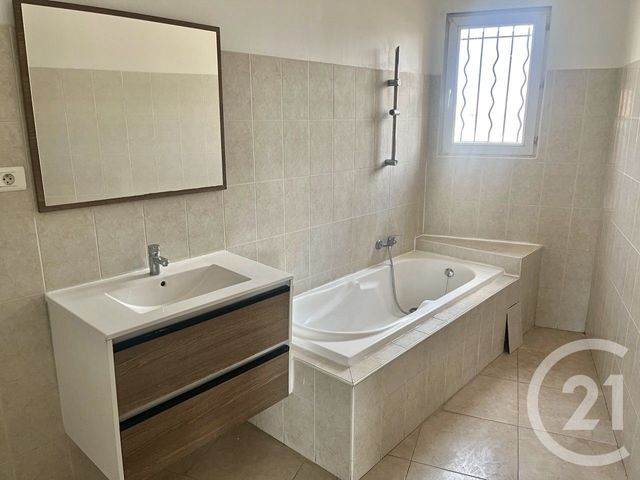 Appartement à vendre - 3 pièces - 67.05 m2 - ST MAXIMIN LA STE BAUME - 83 - PROVENCE-ALPES-COTE-D-AZUR - Century 21 Agence Millénium